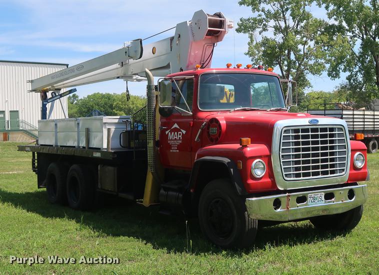 image for item DF2316 1985 Ford 8000 crane truck