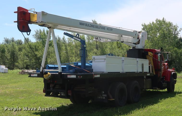 image for item DF2316 1985 Ford 8000 crane truck