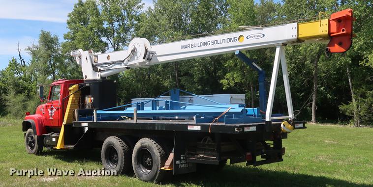 image for item DF2316 1985 Ford 8000 crane truck