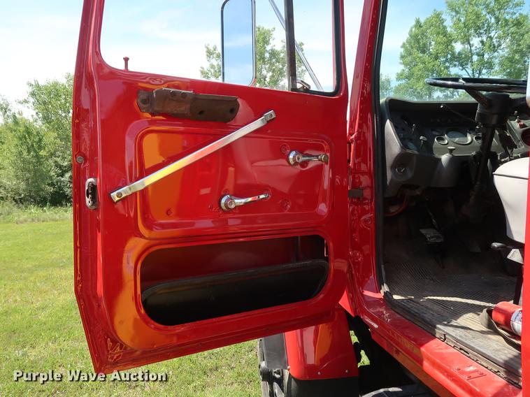 image for item DF2316 1985 Ford 8000 crane truck