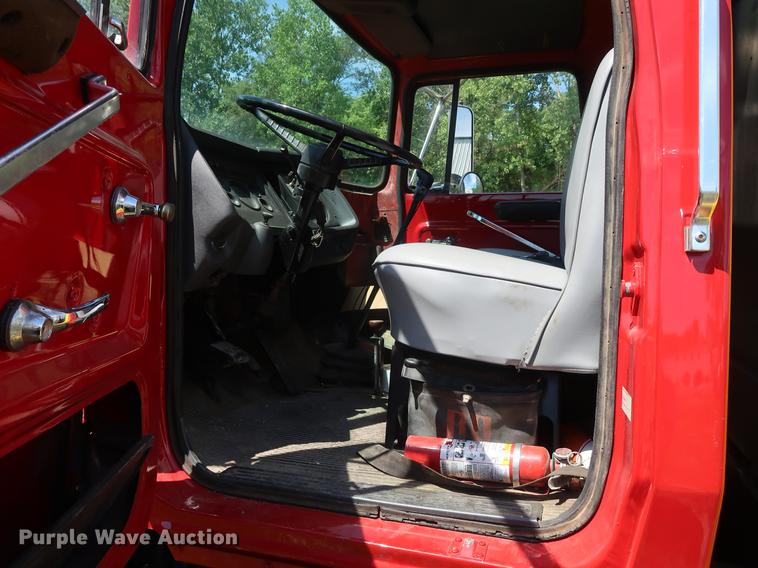 image for item DF2316 1985 Ford 8000 crane truck