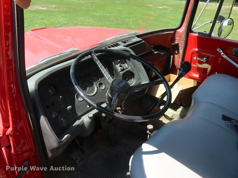 image for item DF2316 1985 Ford 8000 crane truck