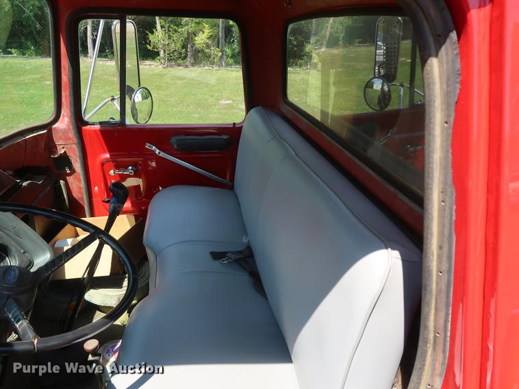 image for item DF2316 1985 Ford 8000 crane truck