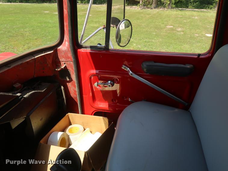 image for item DF2316 1985 Ford 8000 crane truck