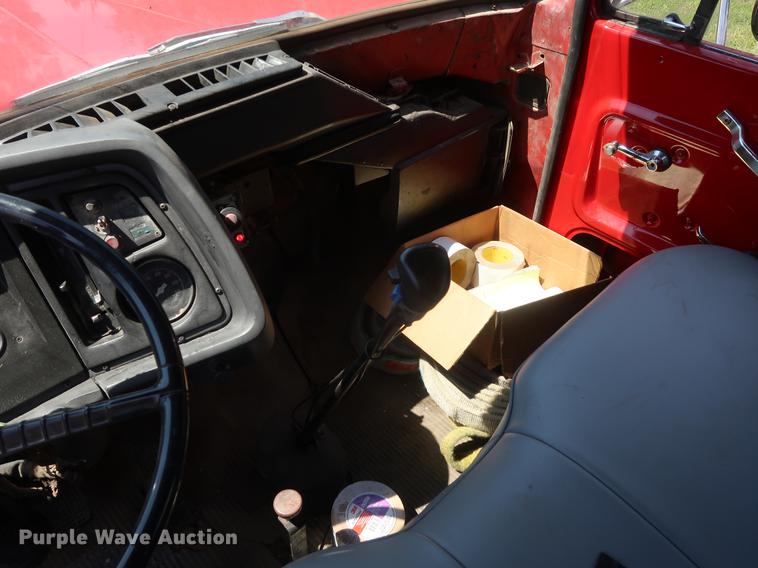 image for item DF2316 1985 Ford 8000 crane truck