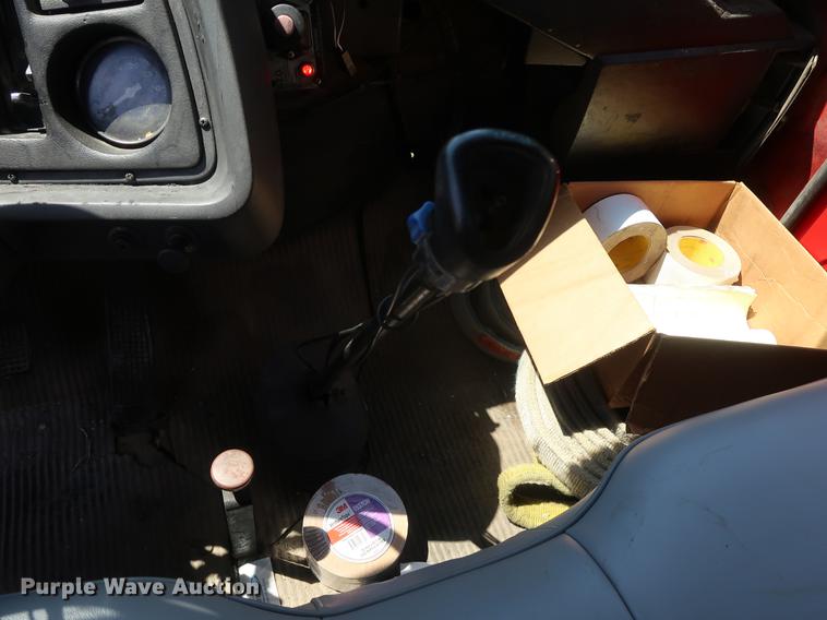 image for item DF2316 1985 Ford 8000 crane truck