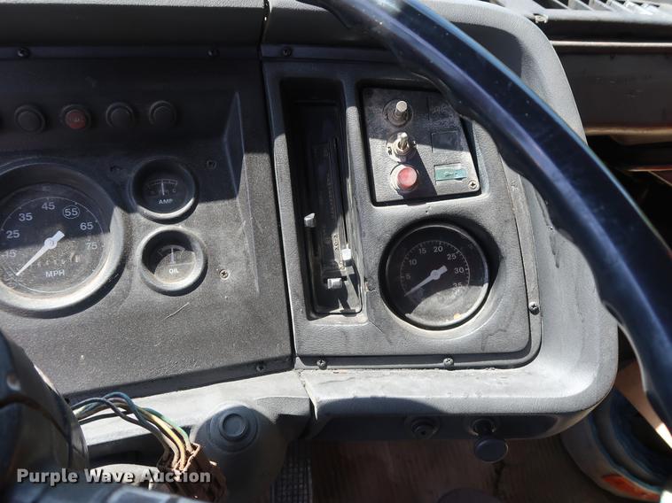 image for item DF2316 1985 Ford 8000 crane truck