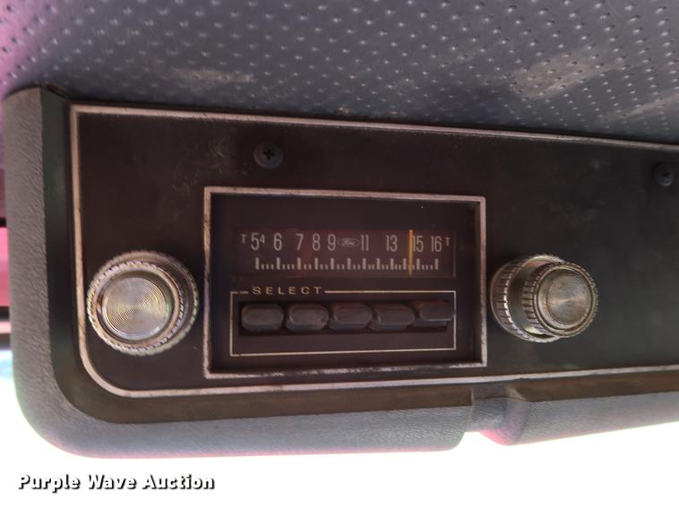 image for item DF2316 1985 Ford 8000 crane truck