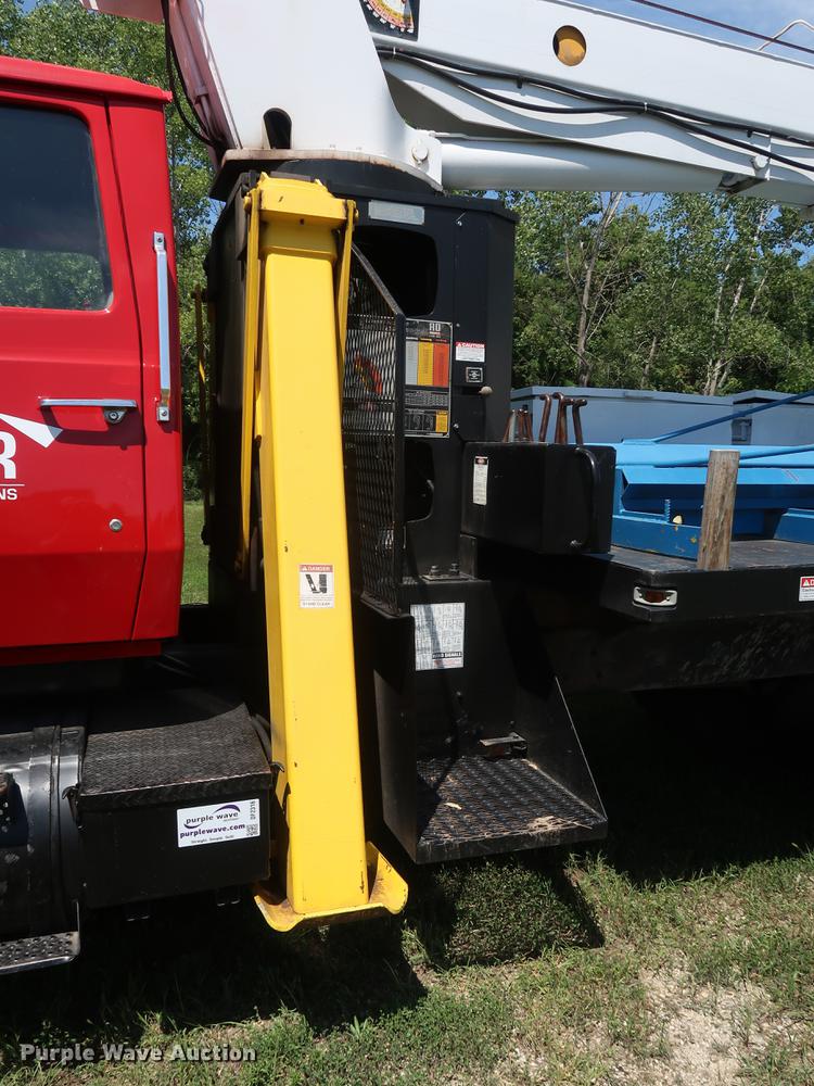 image for item DF2316 1985 Ford 8000 crane truck