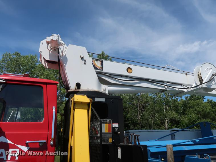 image for item DF2316 1985 Ford 8000 crane truck
