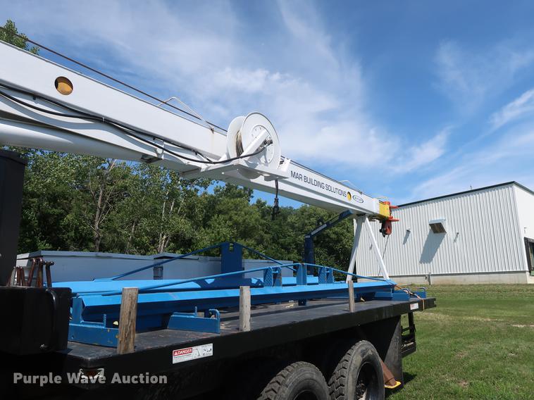 image for item DF2316 1985 Ford 8000 crane truck