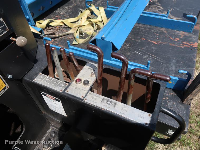 image for item DF2316 1985 Ford 8000 crane truck