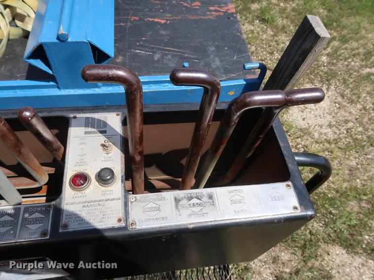 image for item DF2316 1985 Ford 8000 crane truck