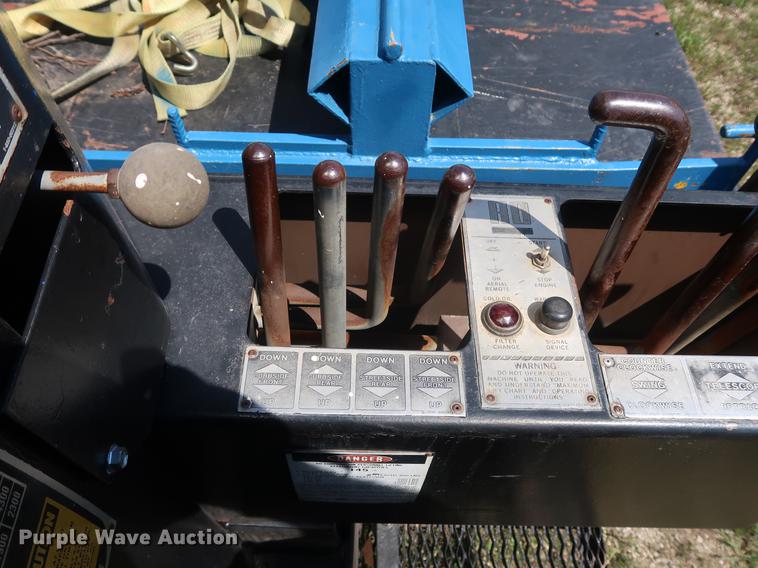 image for item DF2316 1985 Ford 8000 crane truck