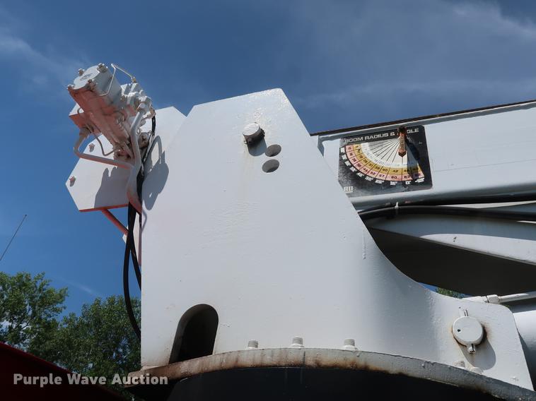 image for item DF2316 1985 Ford 8000 crane truck