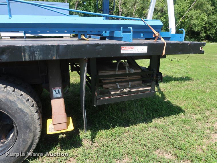 image for item DF2316 1985 Ford 8000 crane truck