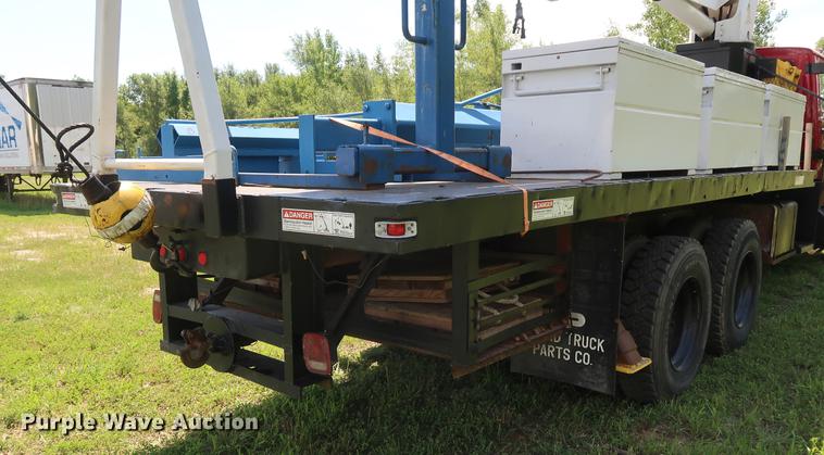 image for item DF2316 1985 Ford 8000 crane truck