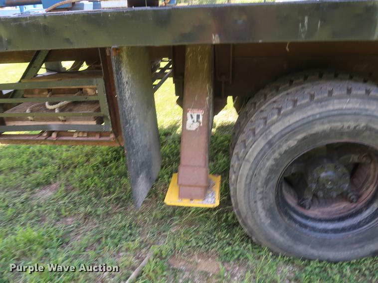 image for item DF2316 1985 Ford 8000 crane truck