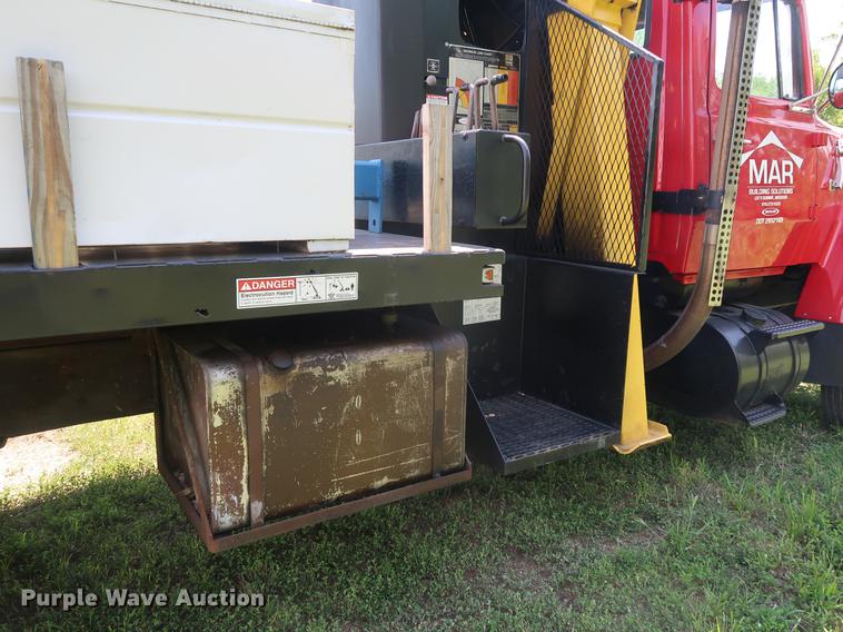 image for item DF2316 1985 Ford 8000 crane truck