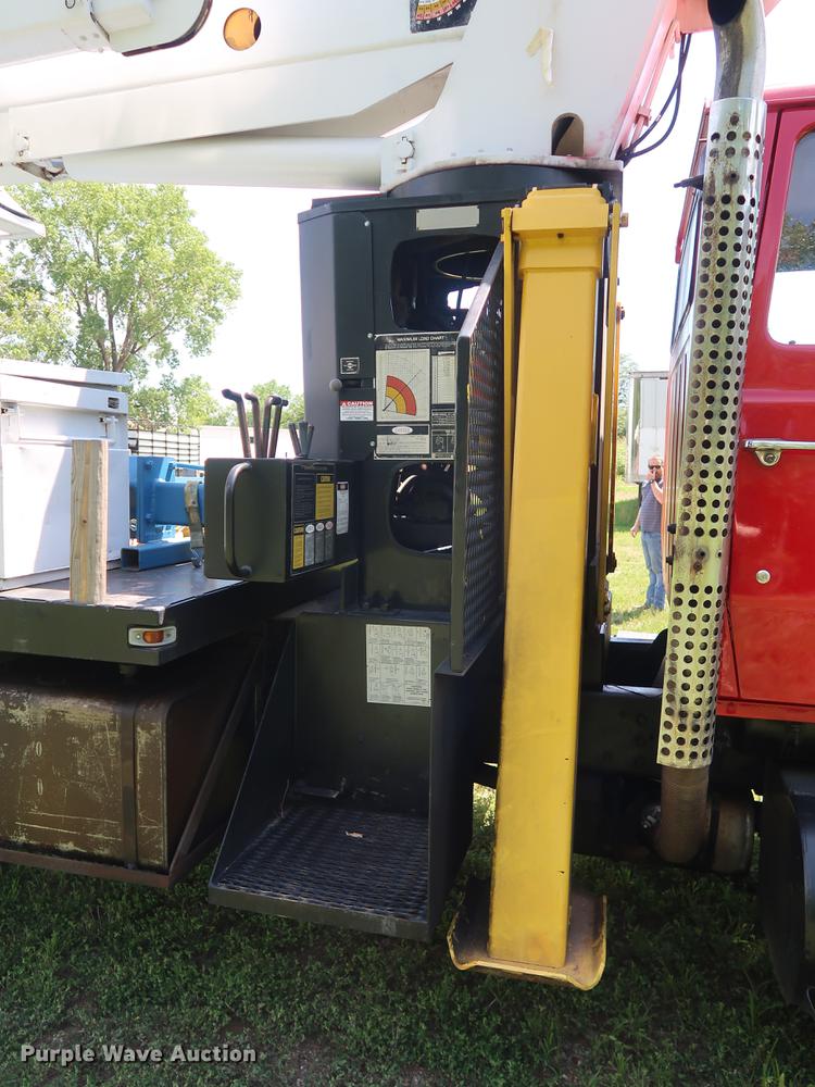 image for item DF2316 1985 Ford 8000 crane truck