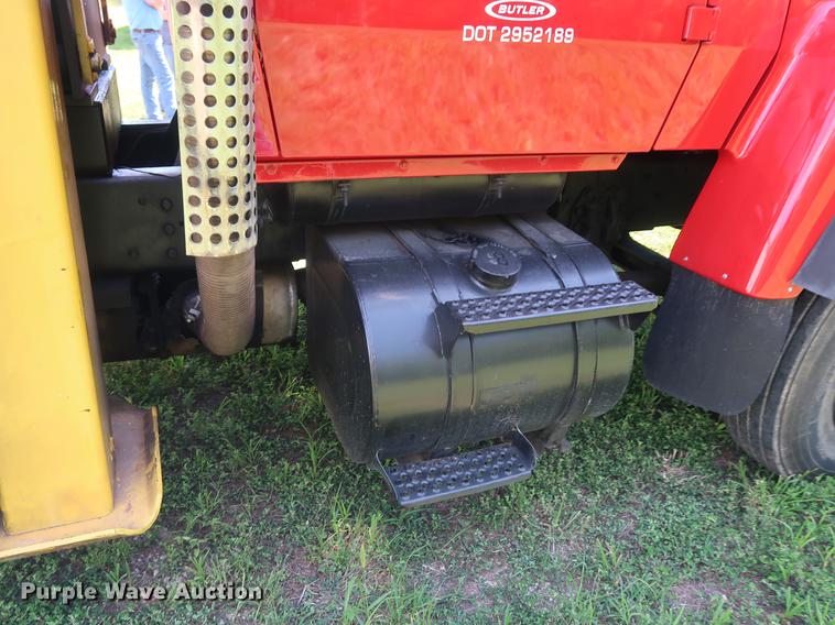 image for item DF2316 1985 Ford 8000 crane truck