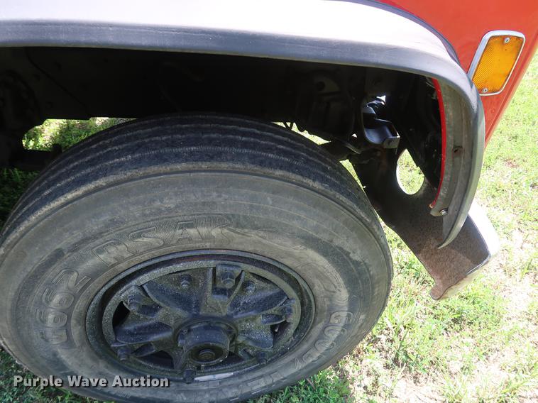 image for item DF2316 1985 Ford 8000 crane truck