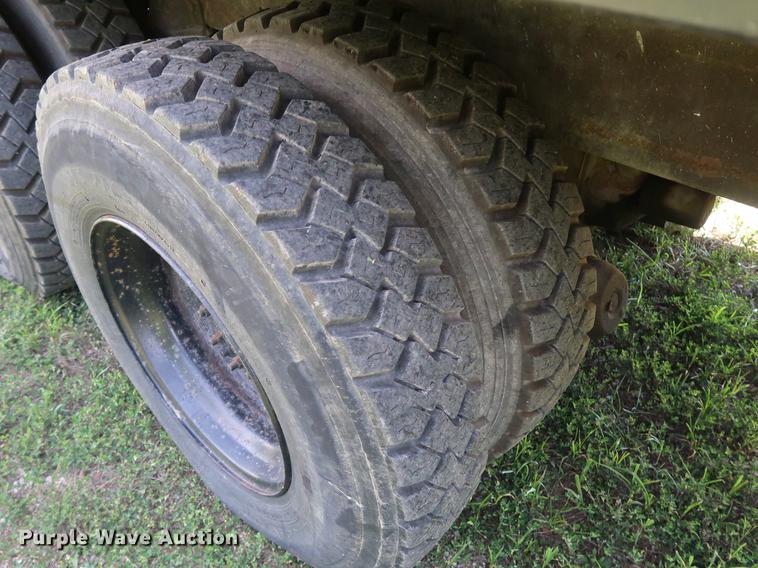 image for item DF2316 1985 Ford 8000 crane truck