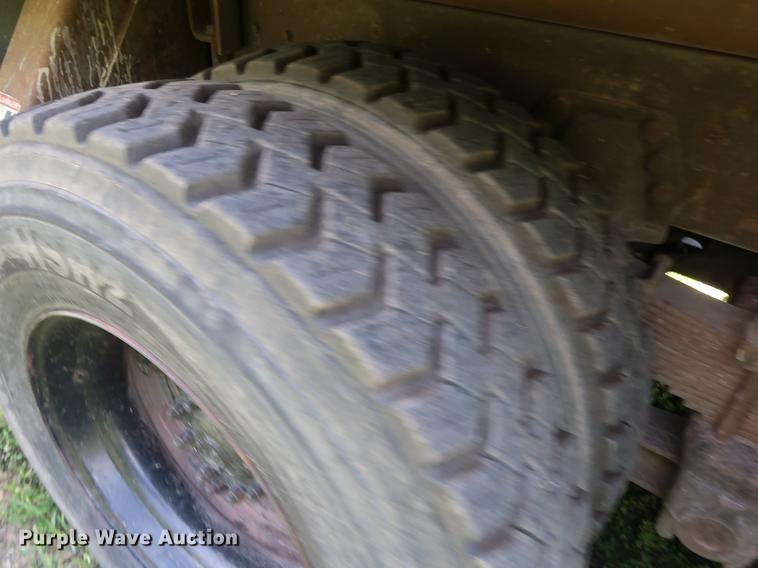 image for item DF2316 1985 Ford 8000 crane truck