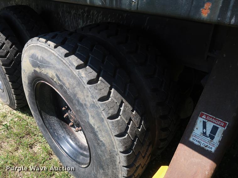 image for item DF2316 1985 Ford 8000 crane truck