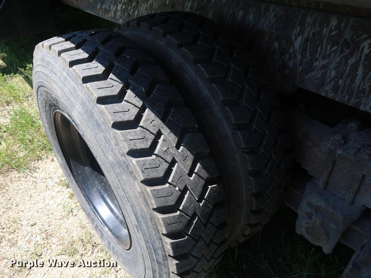 image for item DF2316 1985 Ford 8000 crane truck