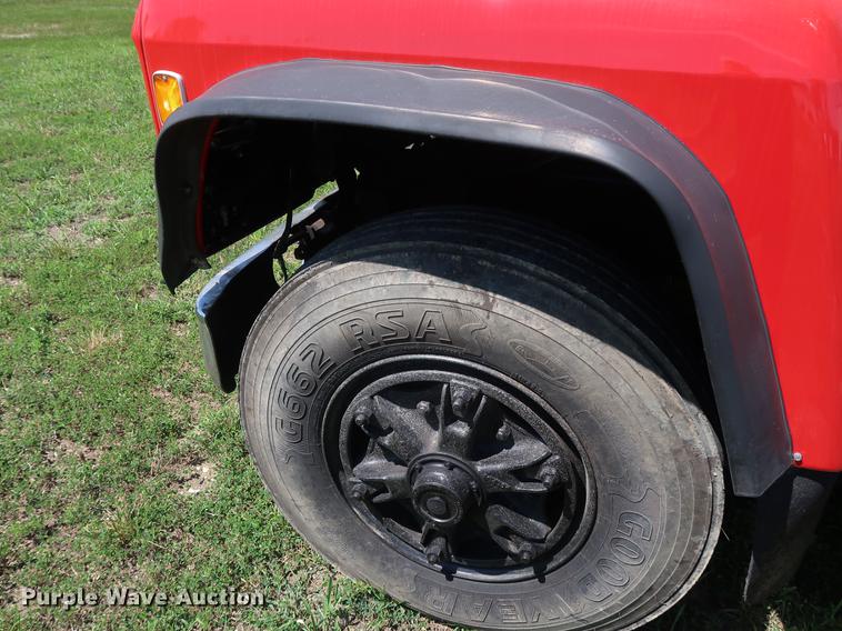 image for item DF2316 1985 Ford 8000 crane truck