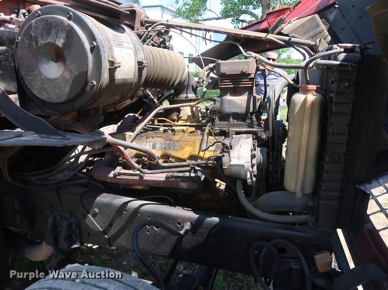 image for item DF2316 1985 Ford 8000 crane truck