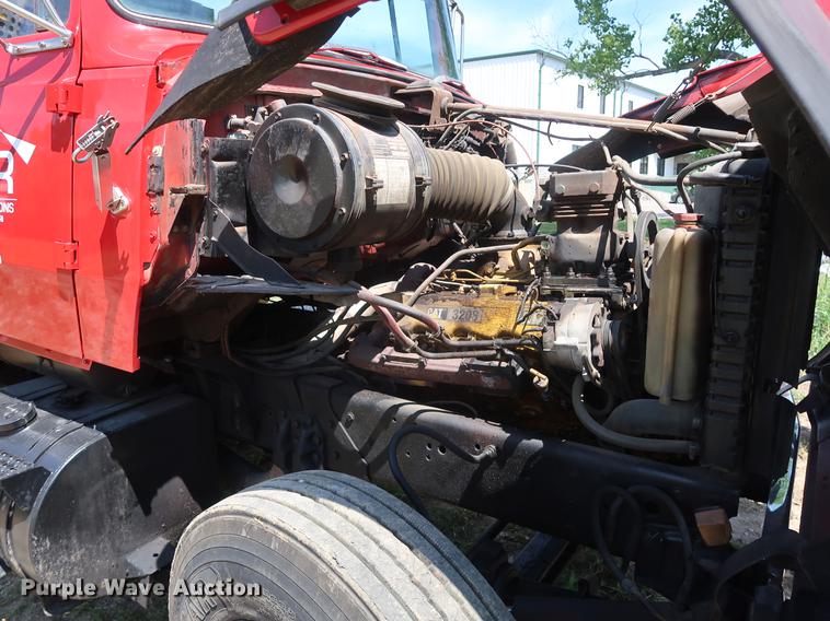 image for item DF2316 1985 Ford 8000 crane truck