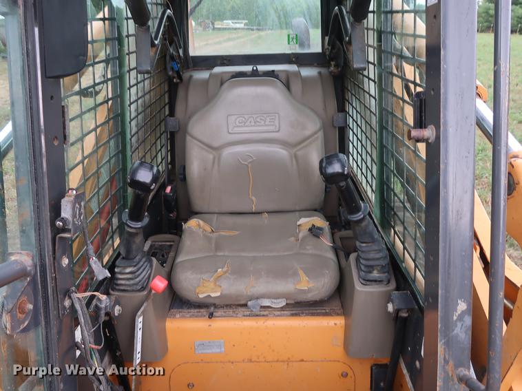 image for item DF2319 2006 Case 450 skid steer