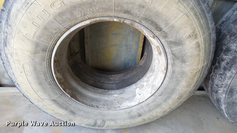 image for item DF3271 (8) tires and wheels