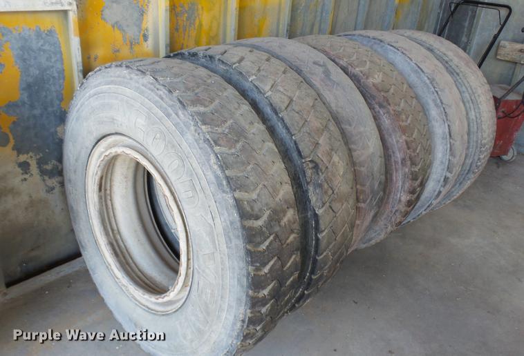 image for item DF3271 (8) tires and wheels