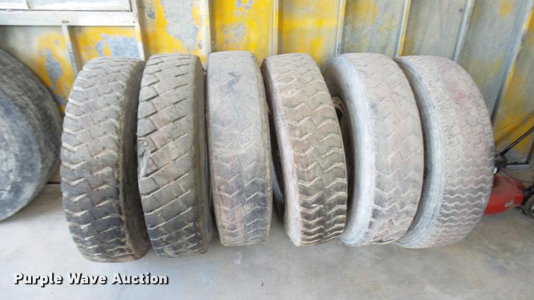 image for item DF3271 (8) tires and wheels