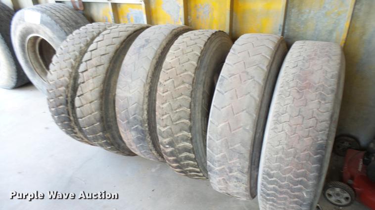 image for item DF3271 (8) tires and wheels