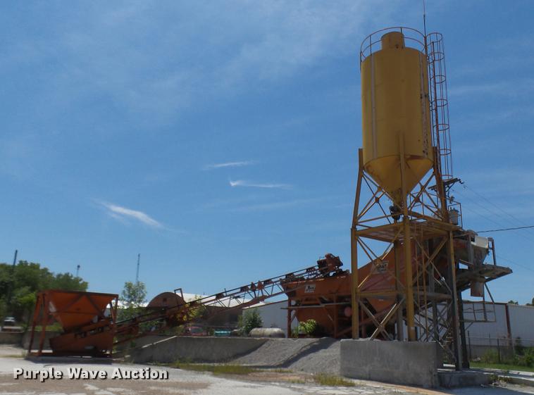 image for item DF3272 1979 Ross Rustler ready mix plant