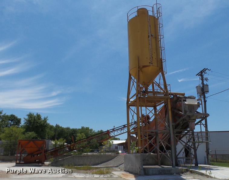 image for item DF3272 1979 Ross Rustler ready mix plant