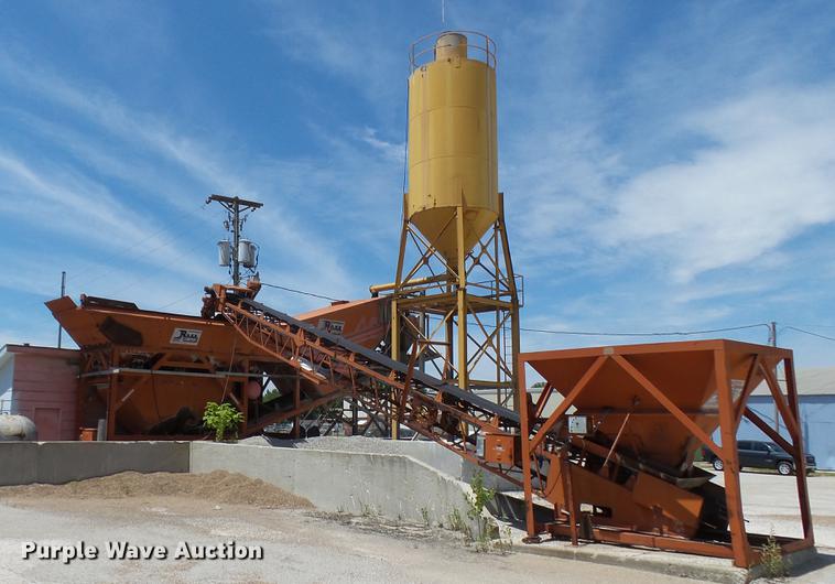 image for item DF3272 1979 Ross Rustler ready mix plant