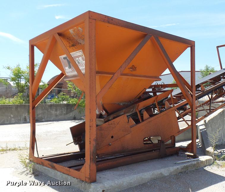 image for item DF3272 1979 Ross Rustler ready mix plant