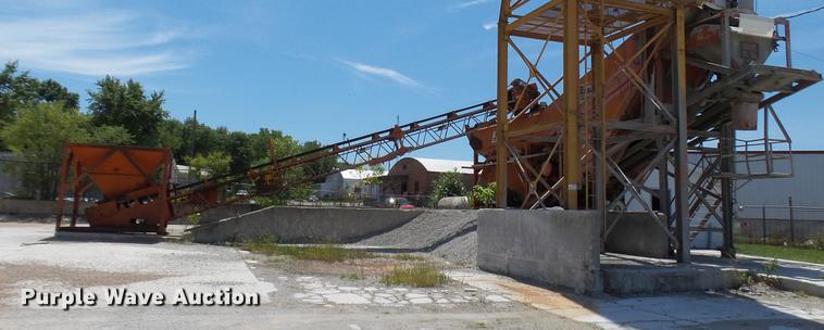 image for item DF3272 1979 Ross Rustler ready mix plant