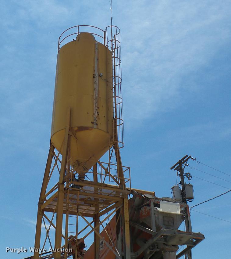 image for item DF3272 1979 Ross Rustler ready mix plant