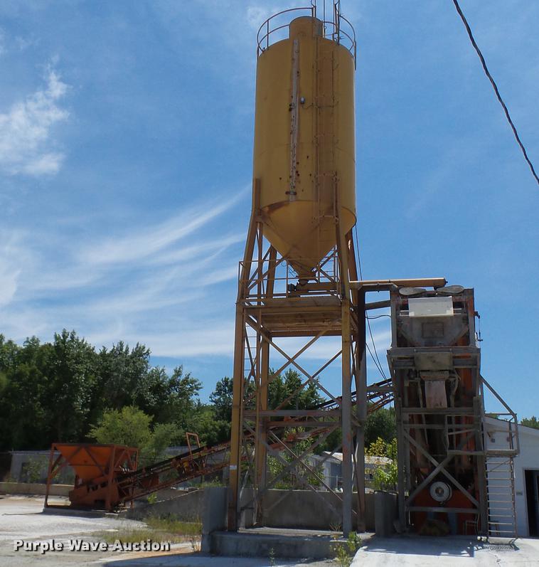 image for item DF3272 1979 Ross Rustler ready mix plant