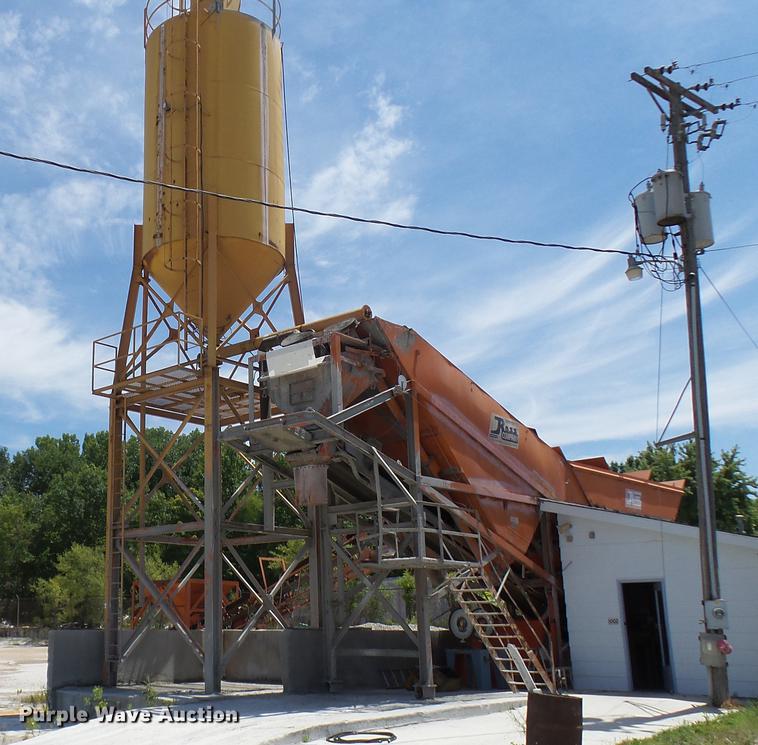 image for item DF3272 1979 Ross Rustler ready mix plant