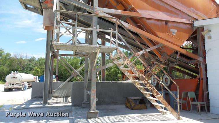 image for item DF3272 1979 Ross Rustler ready mix plant