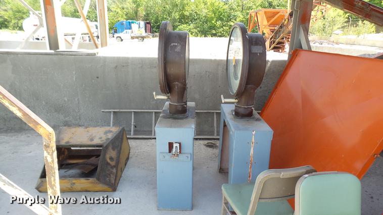 image for item DF3272 1979 Ross Rustler ready mix plant