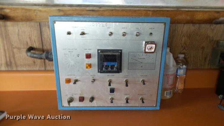 image for item DF3272 1979 Ross Rustler ready mix plant