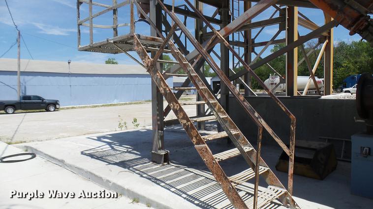 image for item DF3272 1979 Ross Rustler ready mix plant